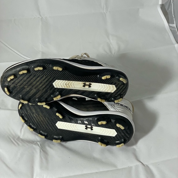 Under Armour Boy’s Yard Baseball Lacrosse mid cleats - Picture 4 of 5